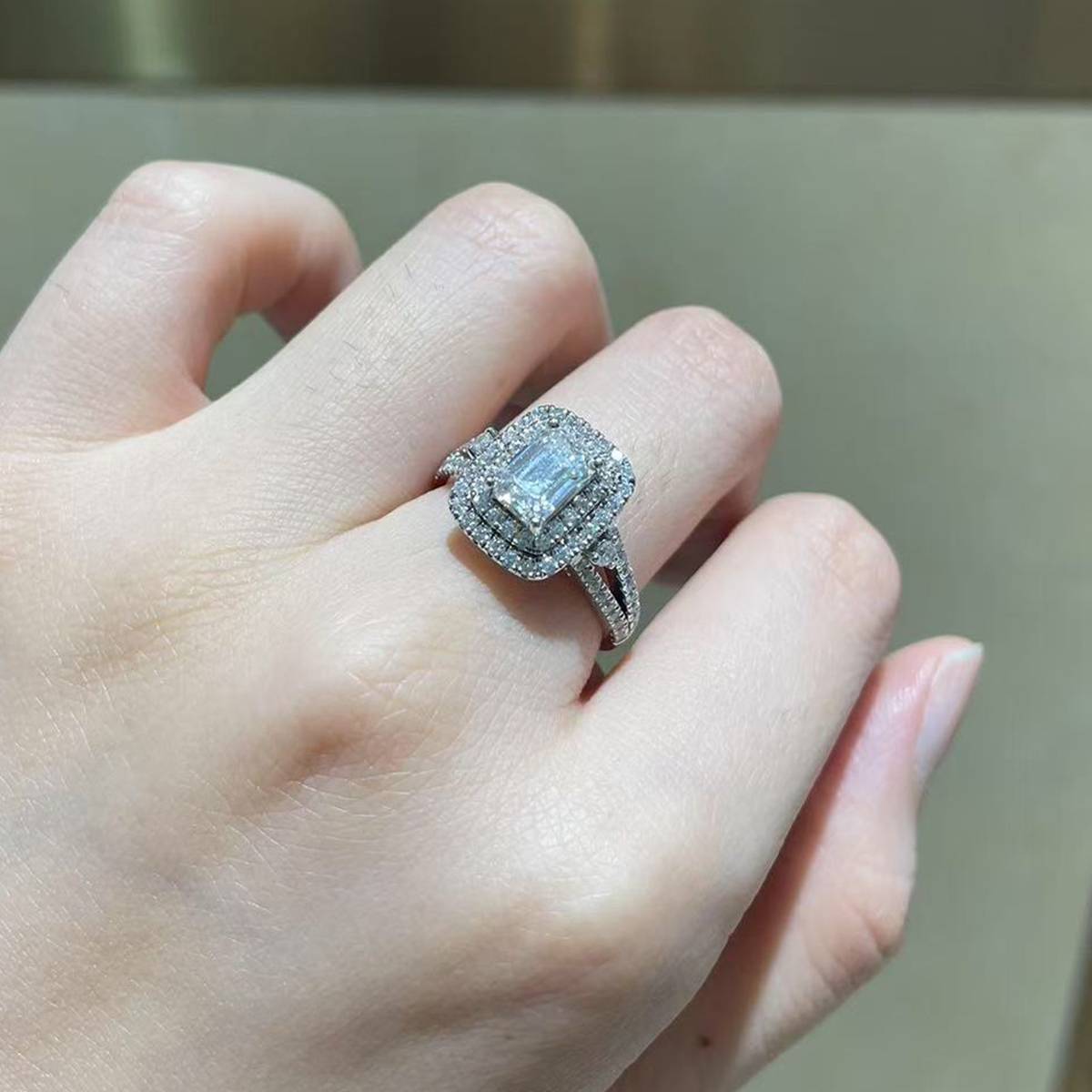 Light Luxury Full Diamond Grandmother Cut Women's Ring S925 Silver Plated Platinum Customized Selection Main Stone Moissanite 1.0ct/Side Stone Cubic Zirconia